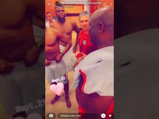 Ronnie Bunswijk deelt geld uit aan tegenstander