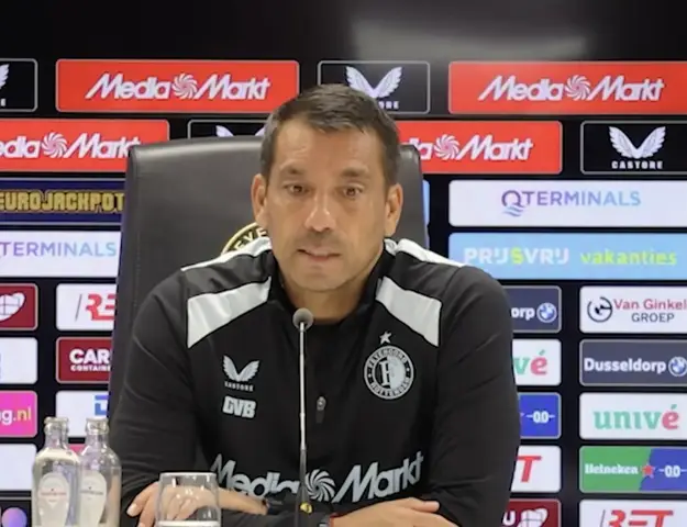 Van Bronckhorst over vertrekkende speler en nieuwe aanwinst