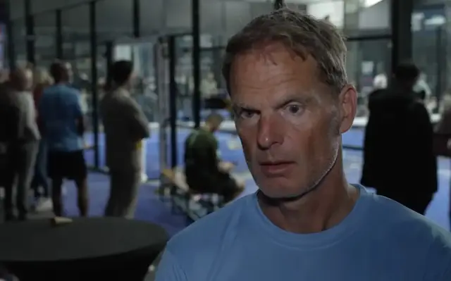 De Boer steunt Stengs: "Dan is hij de beste van Feyenoord"