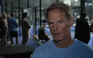 De Boer steunt Stengs: "Dan is hij de beste van Feyenoord"