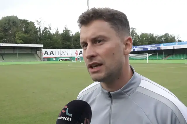 Dit is Paul Nuijten, de nieuwe trainer van FC Dordrecht