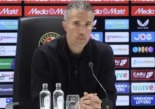 Van Persie beantwoordt: 'Ben je komend seizoen nog trainer'