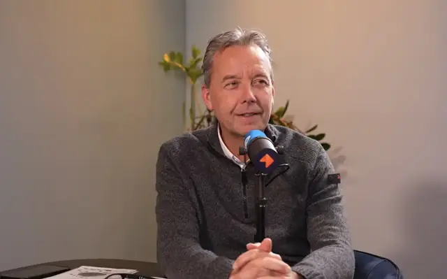 'Eagles-coach Melvin Boel moet meedoen aan Masked Singer'