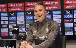 Van Persie licht stunttransfer Sterling toe